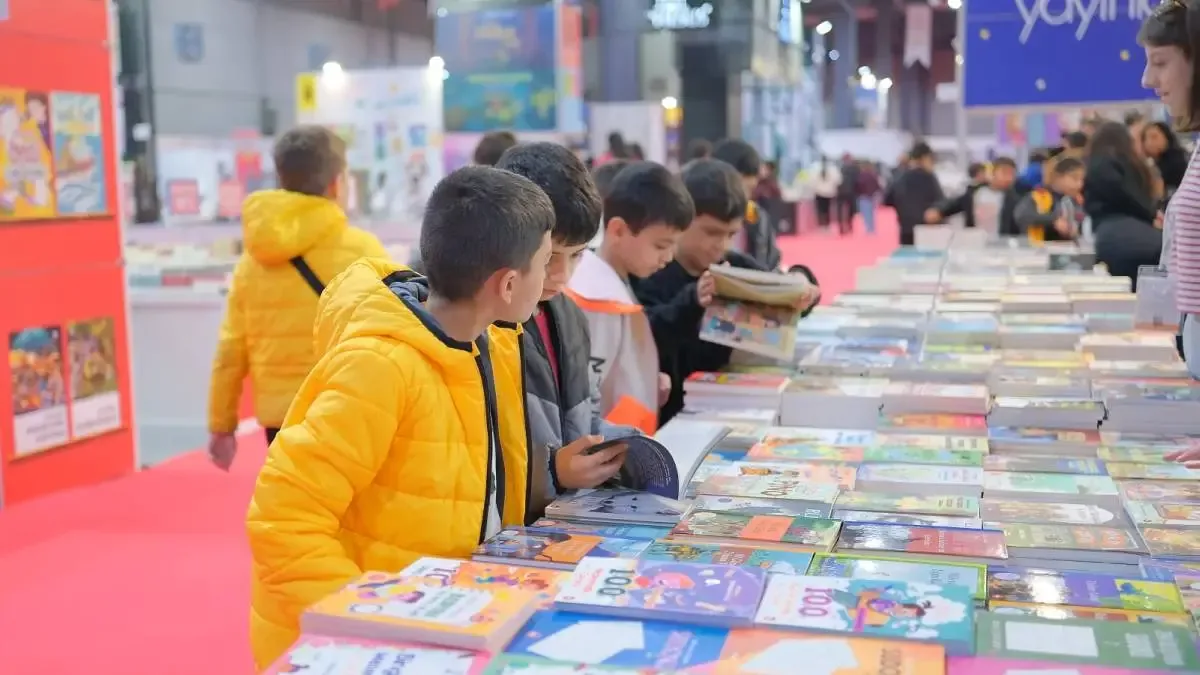 TÜYAP Denizli Kitap Fuarı açılışında kitapseverler bir araya geldi.