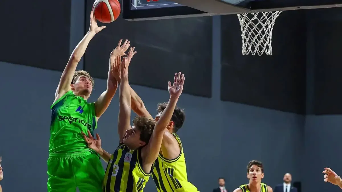 TOFAŞ BGL Takımı, Ülker Basketbol Gençler Ligi'nde mücadele ediyor.