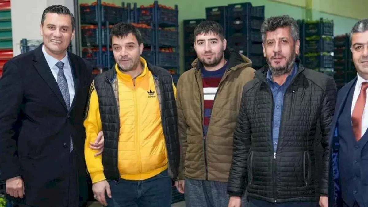 Manisa'da Başkan Zeyrek hal esnafı ile bir araya geldi