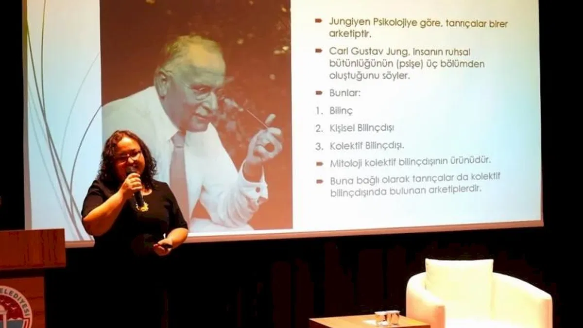 İstanbul Maltepe'de kadınlar 'tarih' konuştu