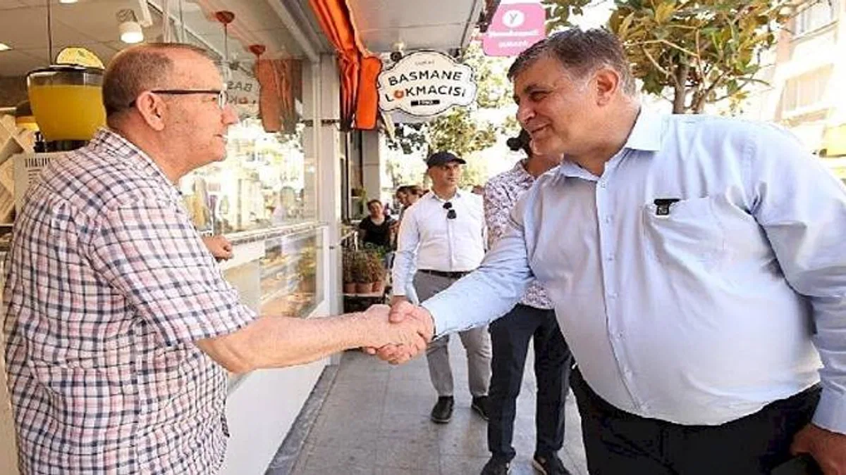 Başkan Tugay, daha sağlıklı bir kentyaşamı için Karşıyaka'yı adım adım geziyor