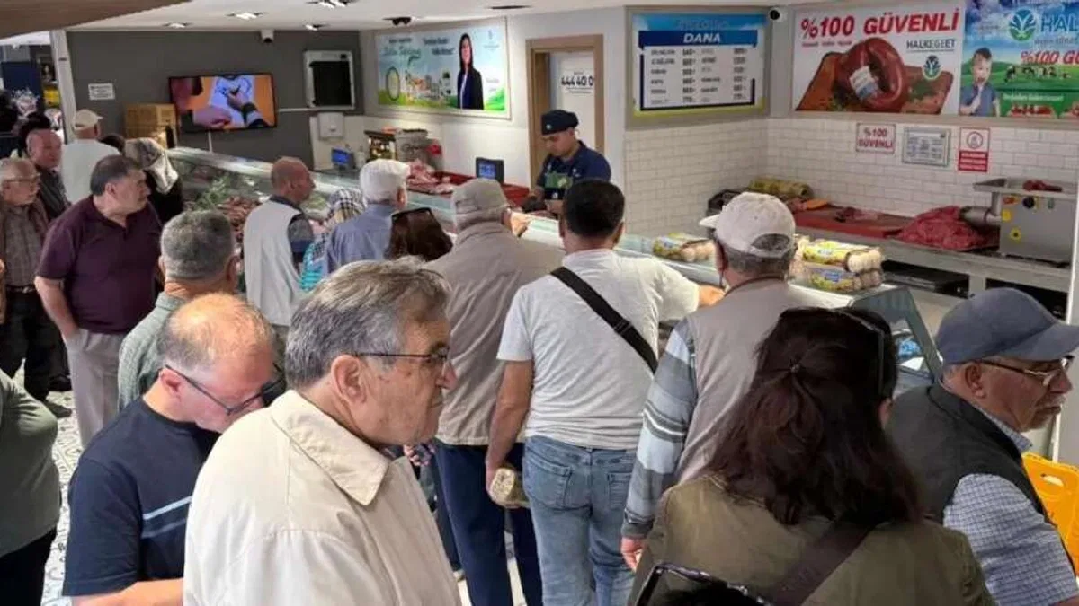 Aydın'da Halk Ege Et’te bayram indirimi yoğun ilgi gördü