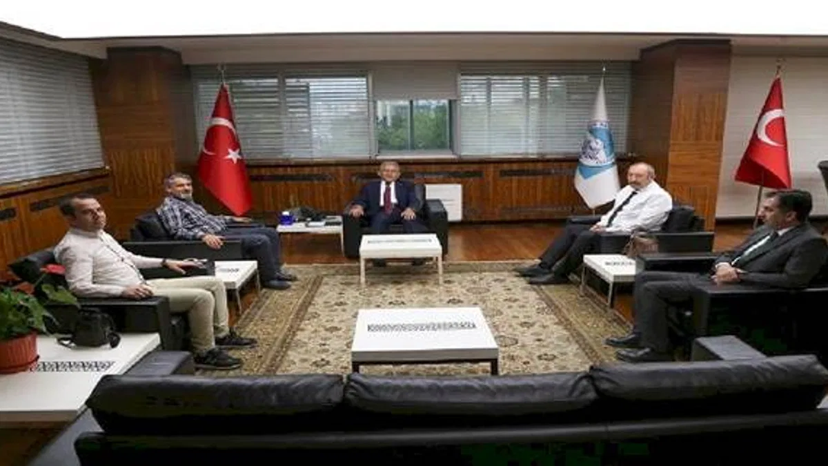 Memduh Büyükkılıç'a akademisyenlerden ziyaret