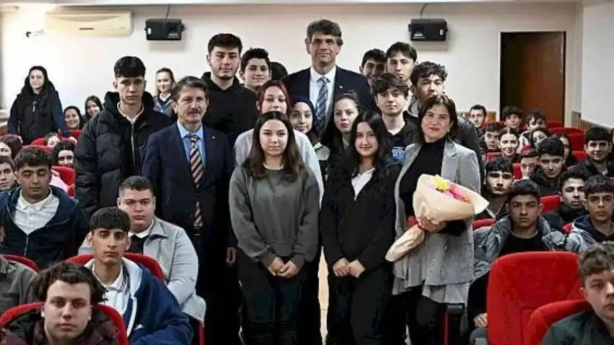 Kartepe MTAL öğrencileri Kocaman'ı dinledi.