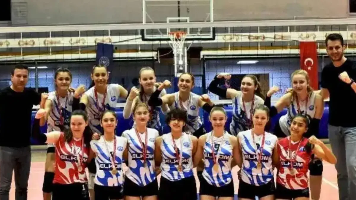 Ata Sporlu kızlar voleybolda Manisa'yı temsil edecek