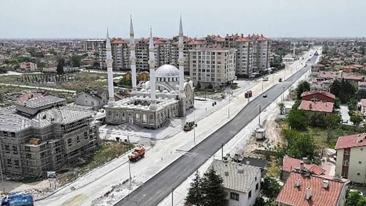 Başkan Altay: "Küçük Aymanas Caddesi'nde Sıcak Asfalt Çalışmasına Başladık"