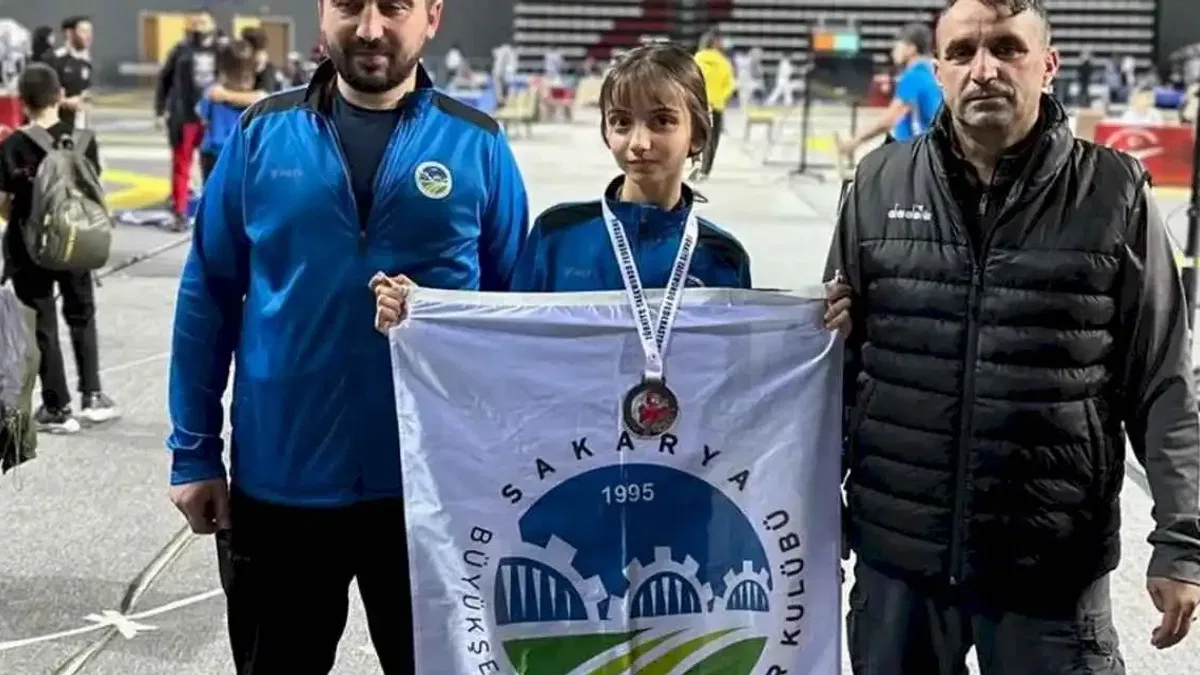 Yıldız taekwondocu Sakarya’nın gururu oldu