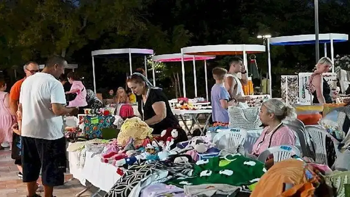 Kemer'de üreten ev hanımları kermesi