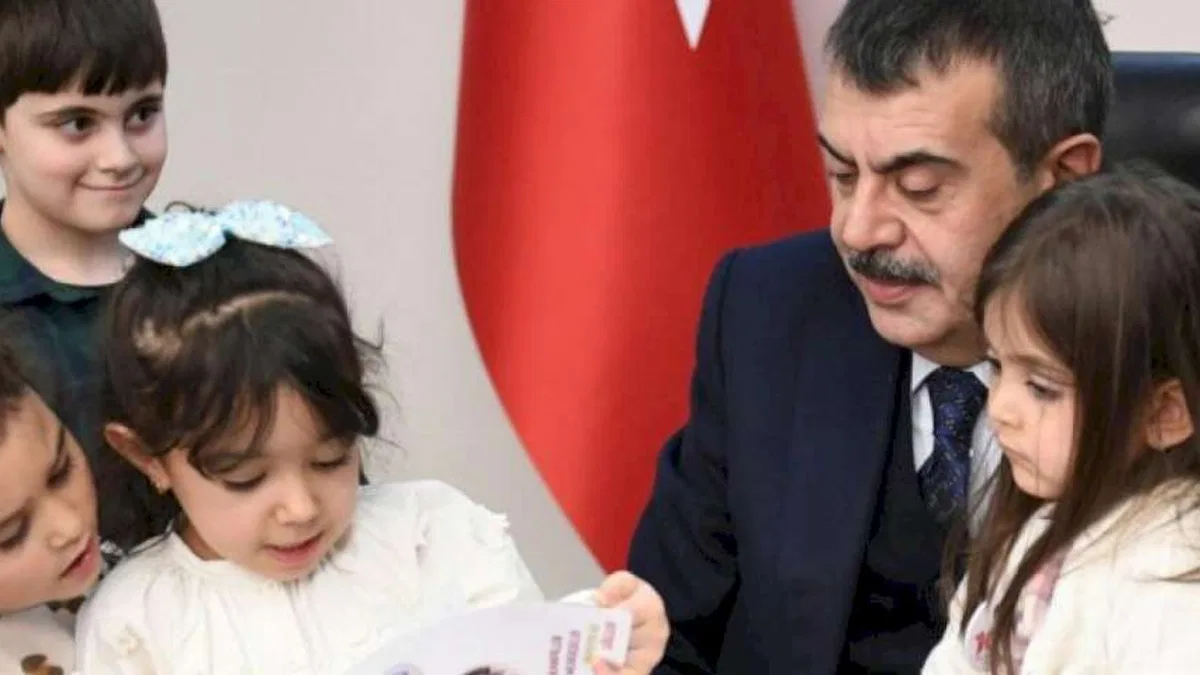 Bakan Tekin Erzurumlu öğrencileri ağırladı