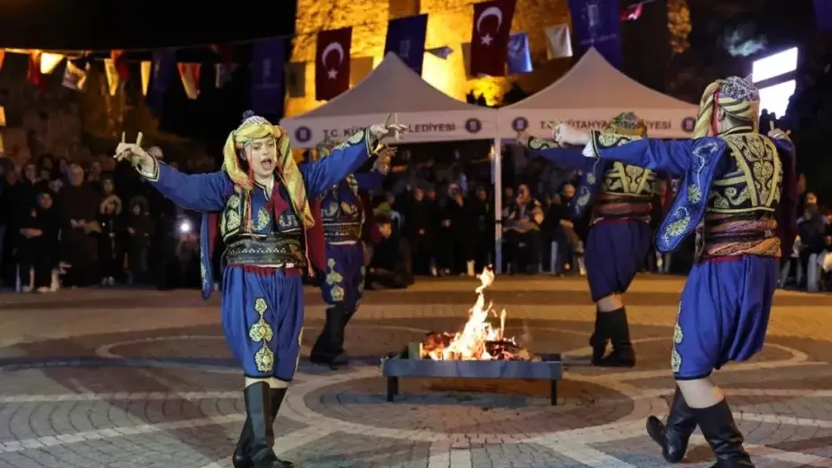 Kütahya Kalesi’nde 'Dilek Ateşi' yandı
