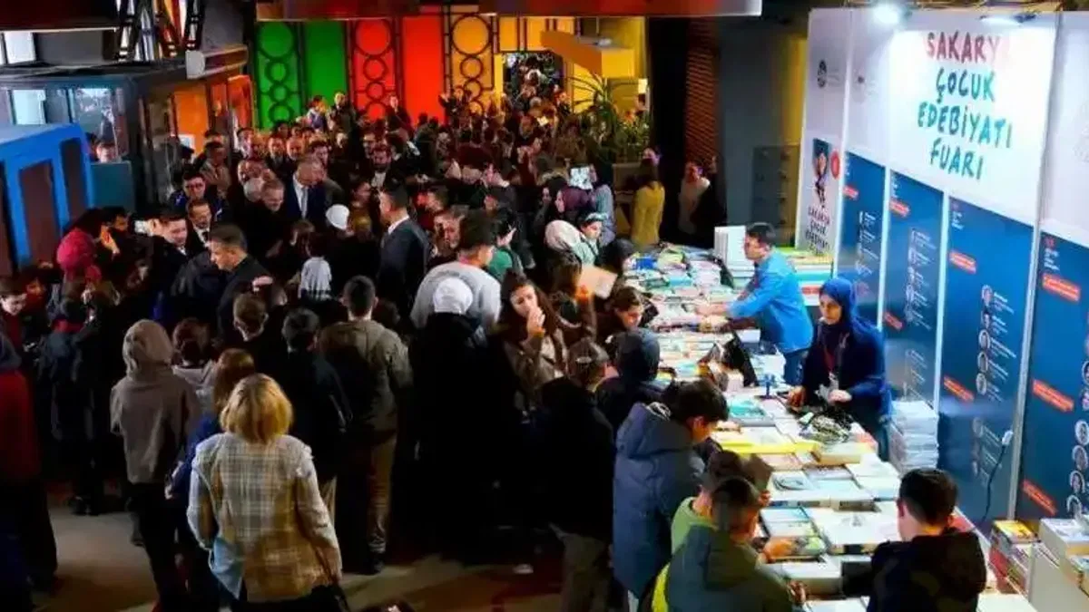 Sakaryalı çocuklar 'Edebiyat Fuarı'nda buluştu