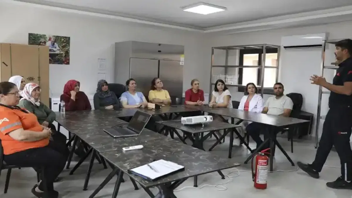 Mersin’de kadınlara ‘Yangın Güvenliği’ eğitimi verildi