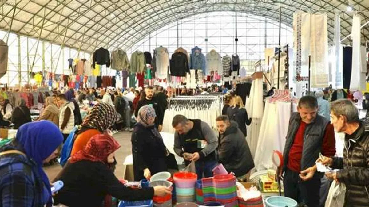 Mudanya'da Cuma pazarından sonra Giyim Pazarı da 'kapalı'ya taşındı