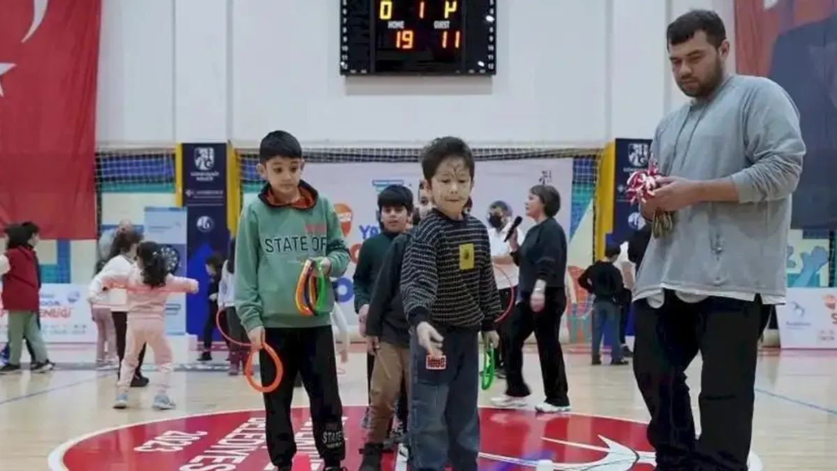 İstanbul'da çocuklar tatilin tadını sporla çıkardı
