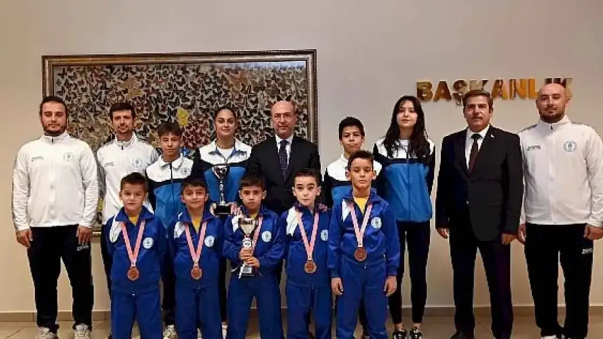 Başarılı Sporcular Başkan Pekyatırmacı'yı Ziyaret Etti