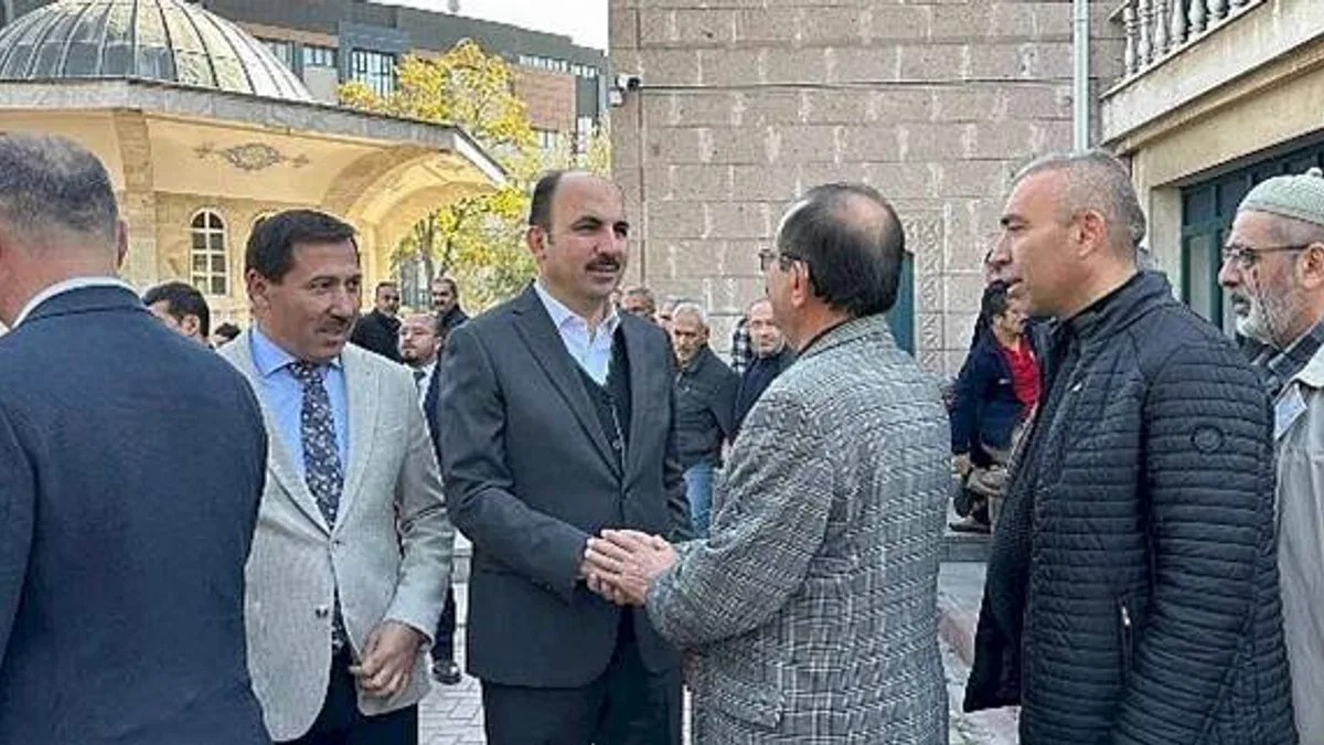Başkan Altay Büyük Buğday Pazarı Camii'nde Esnafla ve Vatandaşlarla Buluştu