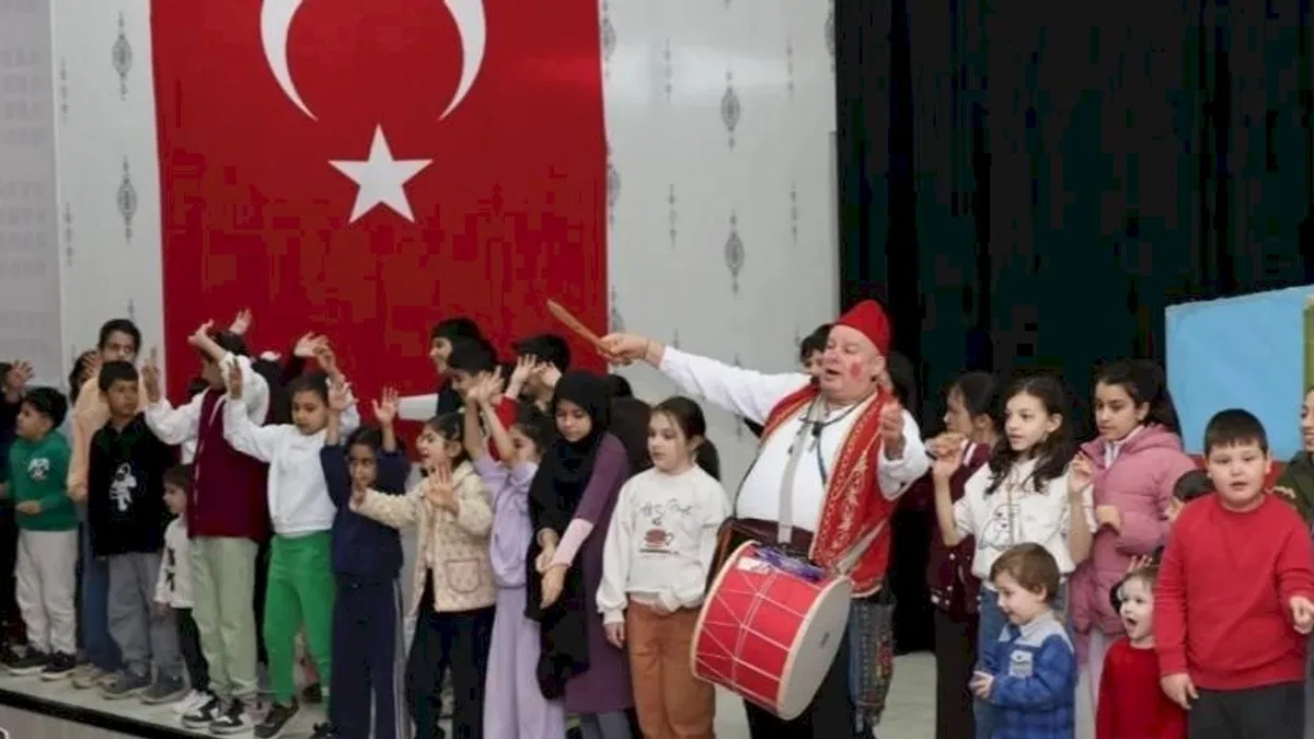 Kartepe’de Minikler Tiyatroyla Eğlendi