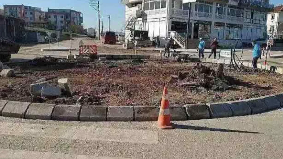 Başiskele Tınaztepe'de dönel kavşak yapıldı