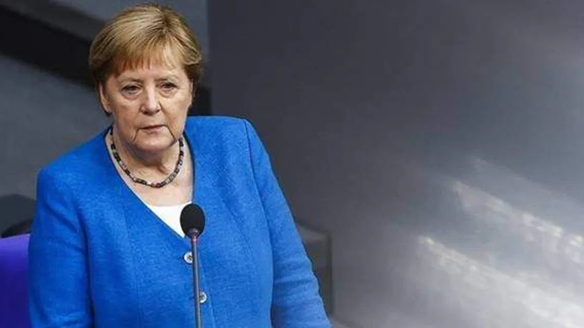 Merkel, Almanya Silahlı Kuvvetleri'ni daha iyi silahlarla donatmadığı konusunda öz eleştiride bulundu