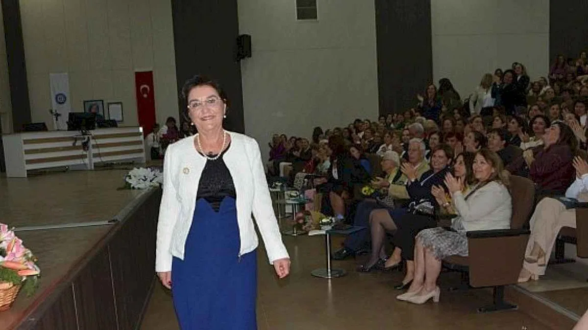 EÜ Hemşirelik Fakültesinde Prof. Dr. Ayfer Karadakovan emekliliğe uğurlandı