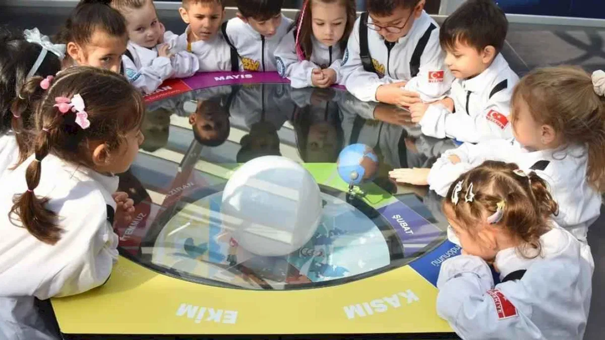 Minik astronotlar Bursa'da uzayı keşfediyor