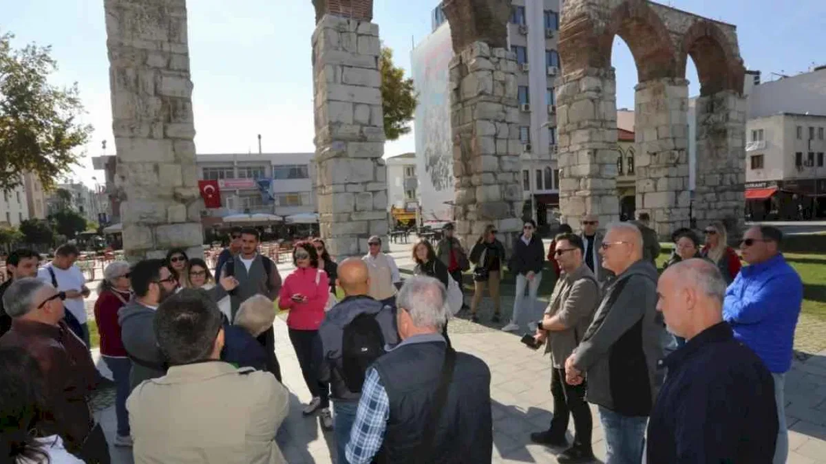 İzmirli turist rehberlerinden Efes Tarlası Yaşam Köyü’ne eğitim ziyareti