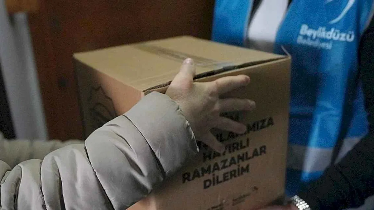 İstanbul Beylikdüzü'nde ihtiyaç sahiplerine 5 bin koli destek