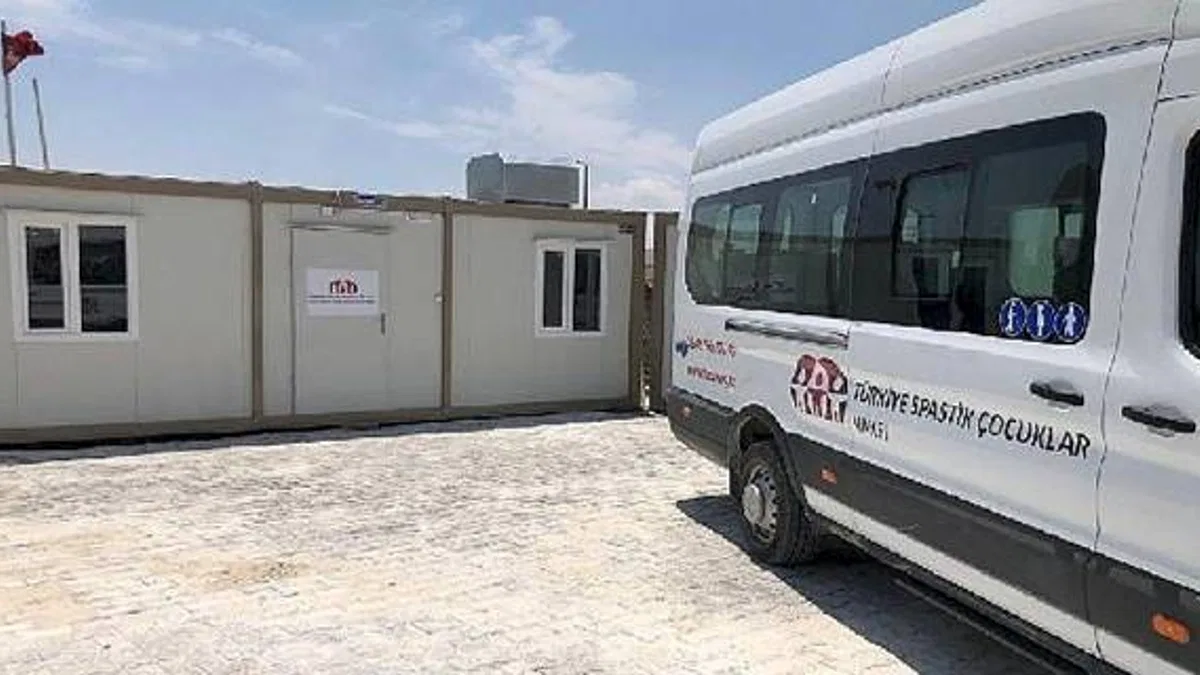 Türkiye Spastik Çocuklar Vakfı'nın deprem bölgesindeki üçüncü hizmet birimi hizmete başladı