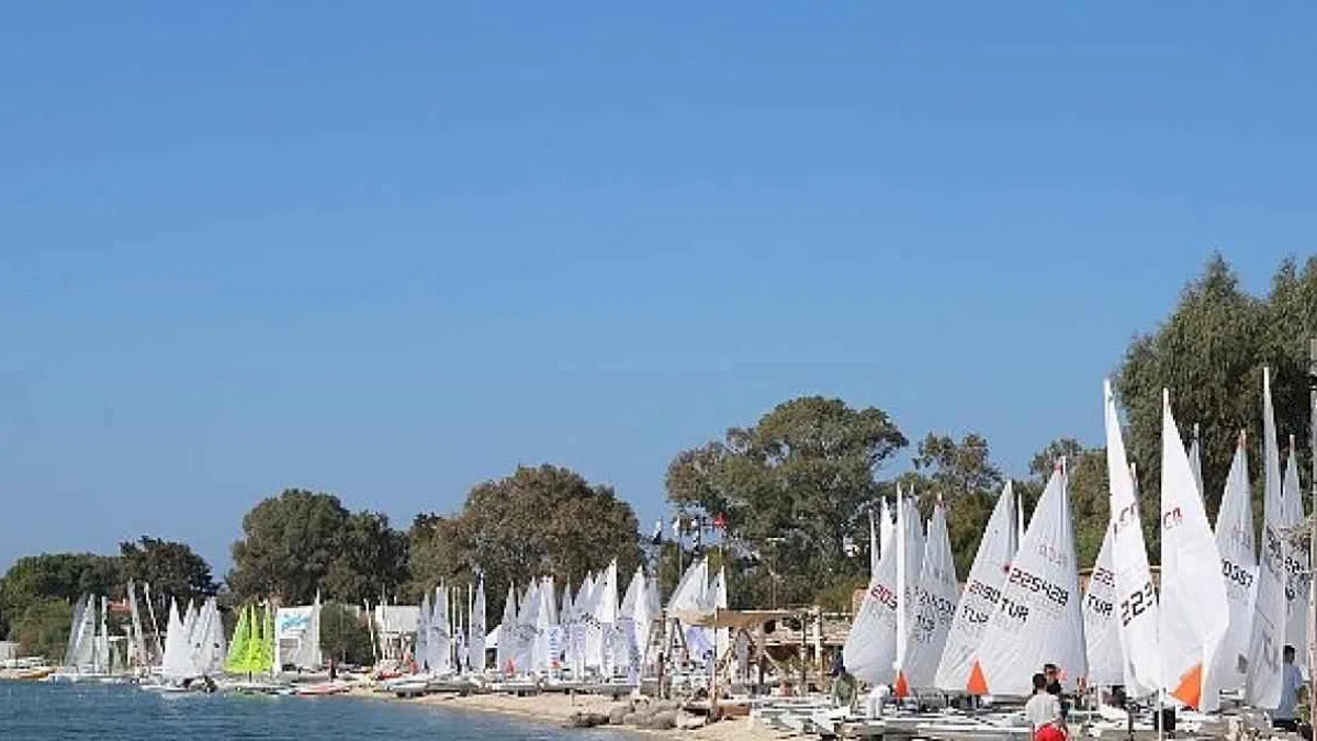 Foçalı yelkenciler doğdukları topraklarda yarıştı.