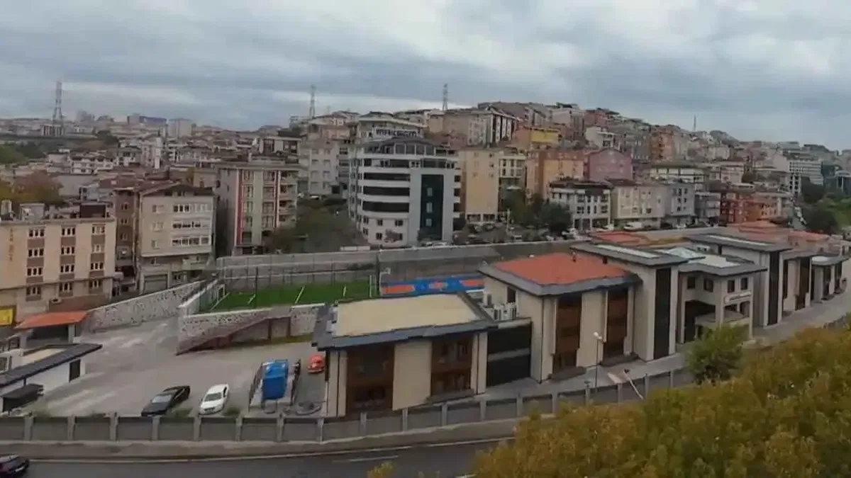 Beyoğlu’nda yeni okul öğrencileriyle buluştu