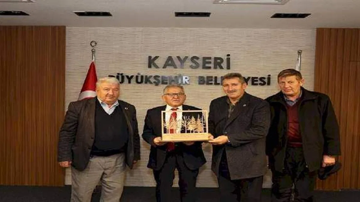 Muhtarlardan 500 fidanlık jest