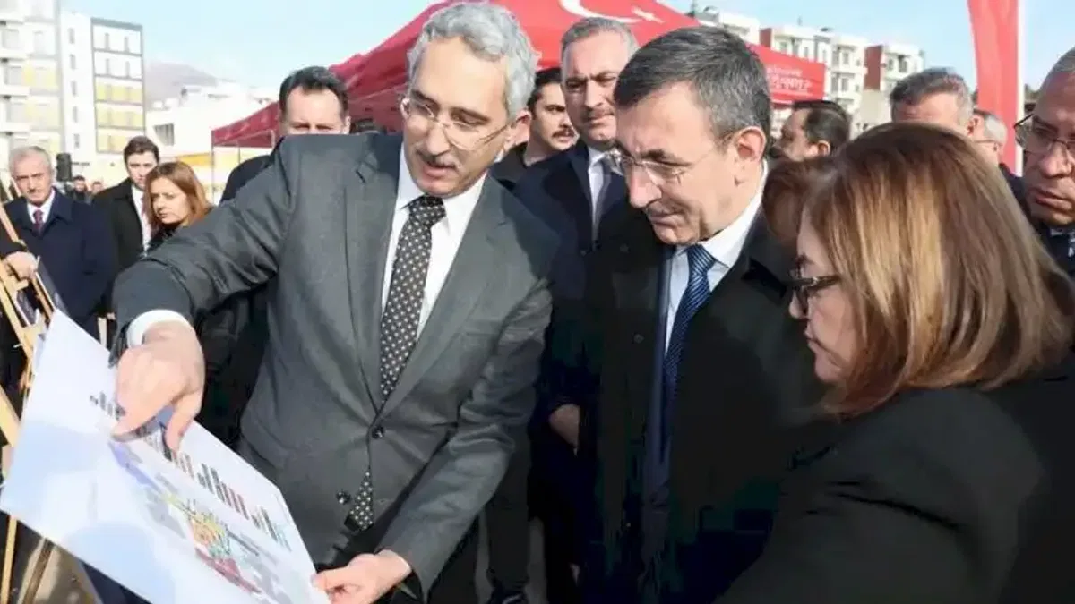 Cumhurbaşkanı Yardımcısı Yılmaz'dan Deprem Müzesi incelemesi