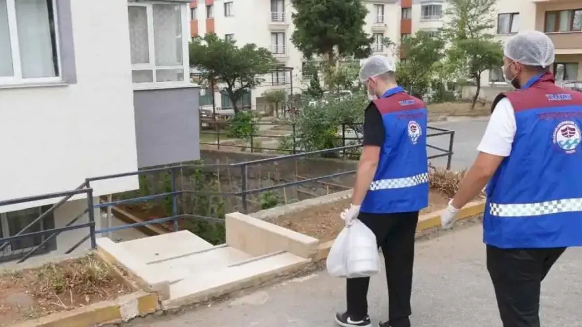 Bin 805 aileye evde sıcak yemek