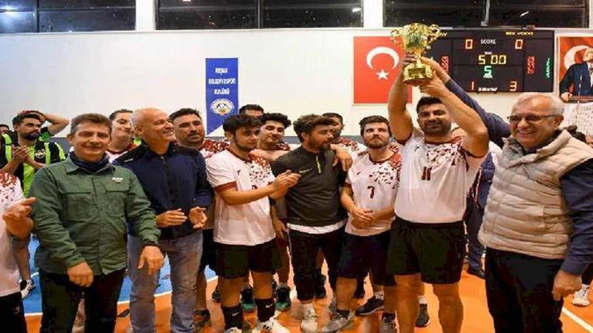 Trakya Cup Voleybol'da şampiyon Malkaraspor