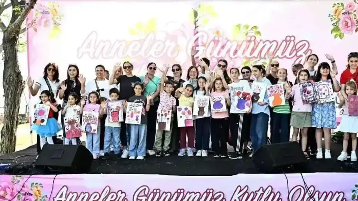 Muratpaşa’dan Anneler Günü’ne özel kutlama