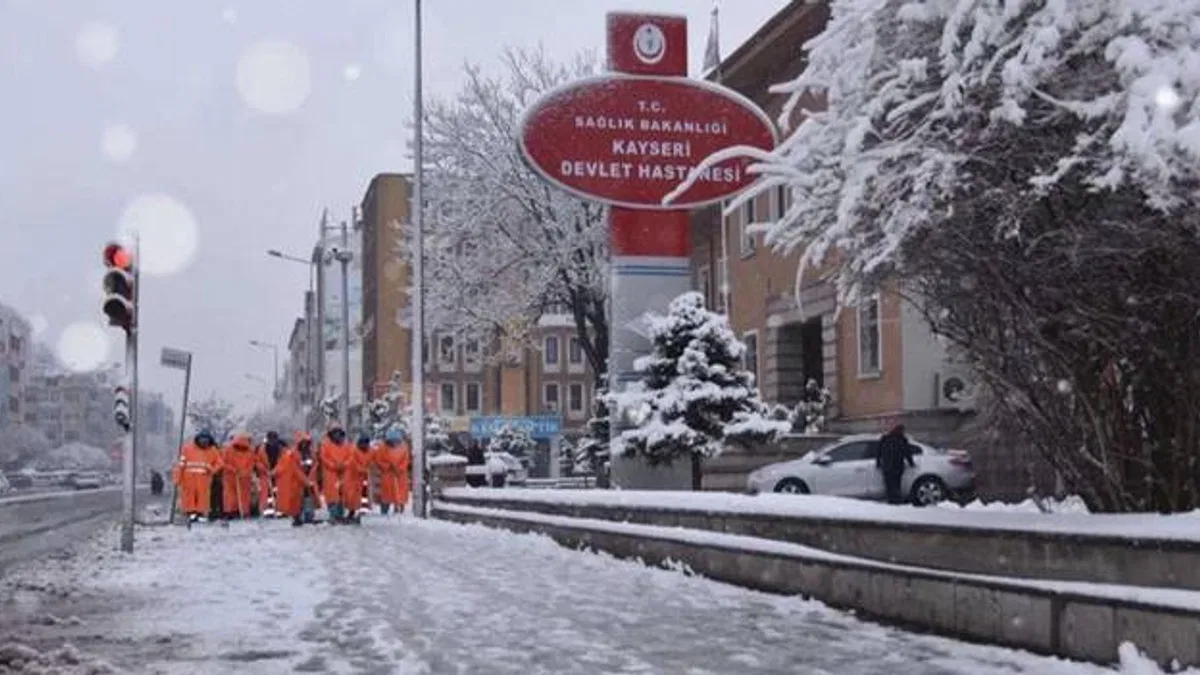 Kayseri Kocasinan'dan karlı yollara anında müdahale
