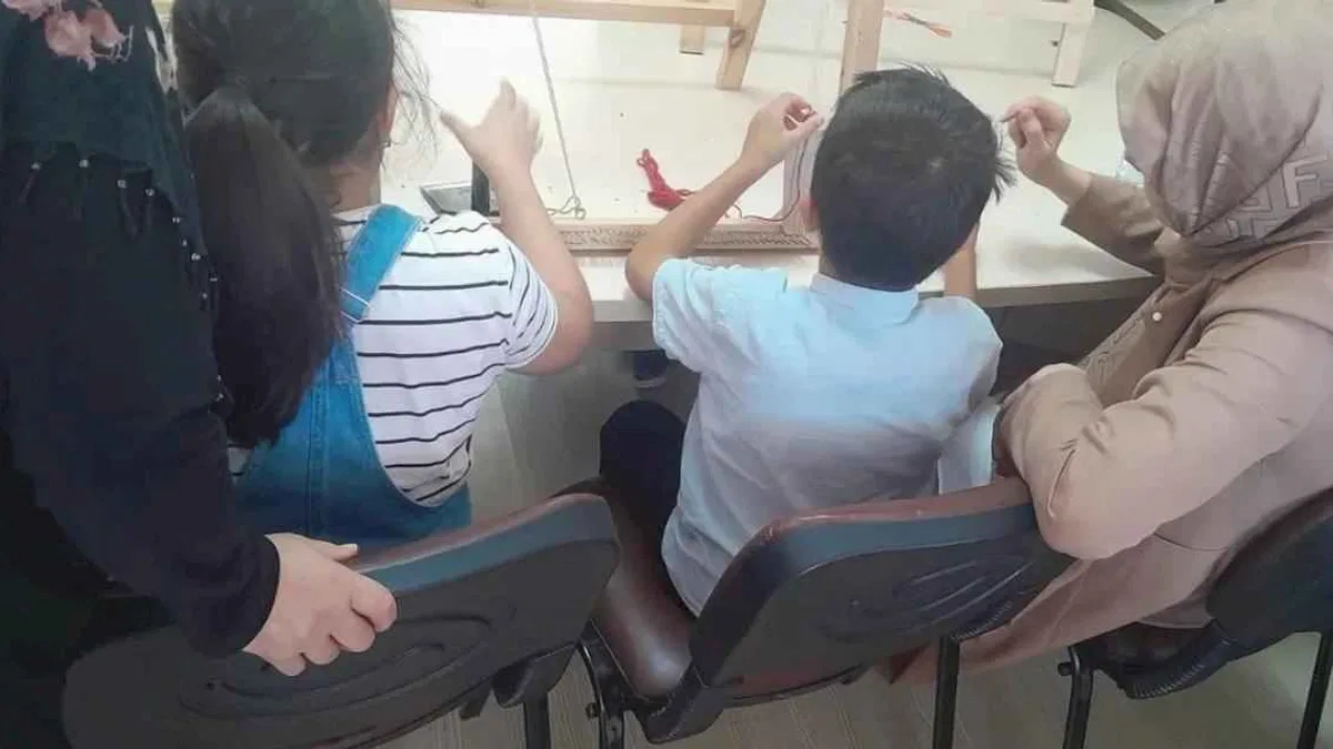 Nevşehirli çocuklar Halı Dokuma Atölyesi'nde