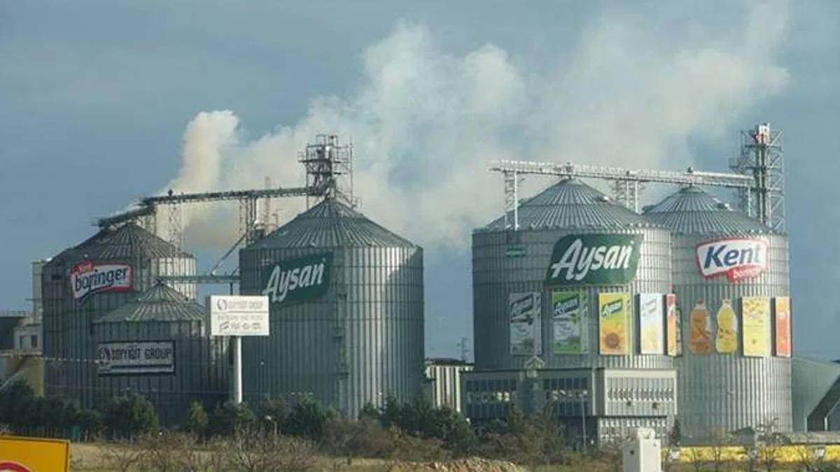 Edirne'de yağ fabrikasında çıkan yangına müdahale ediliyor