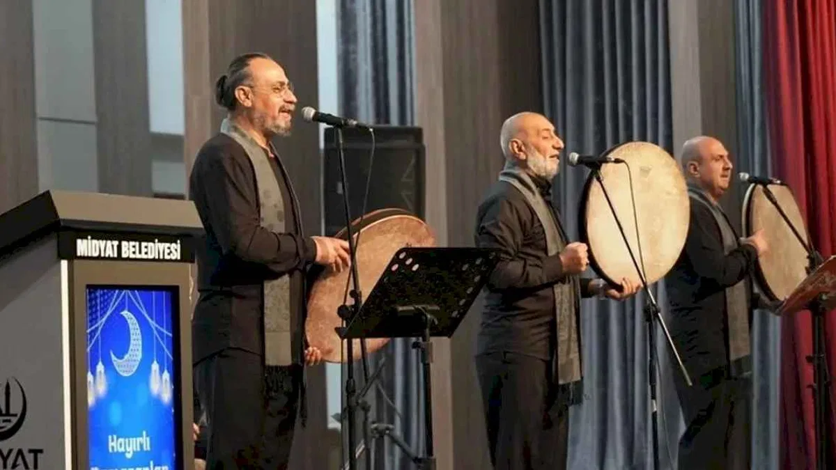 Midyat'ta Grup Tillo'dan ilahi ziyafeti