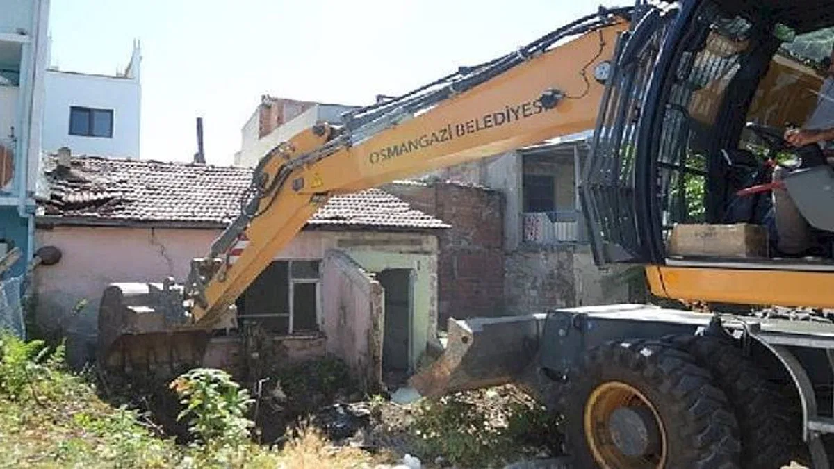 Metruklar yıkılıyor vatandaşın yüzü gülüyor