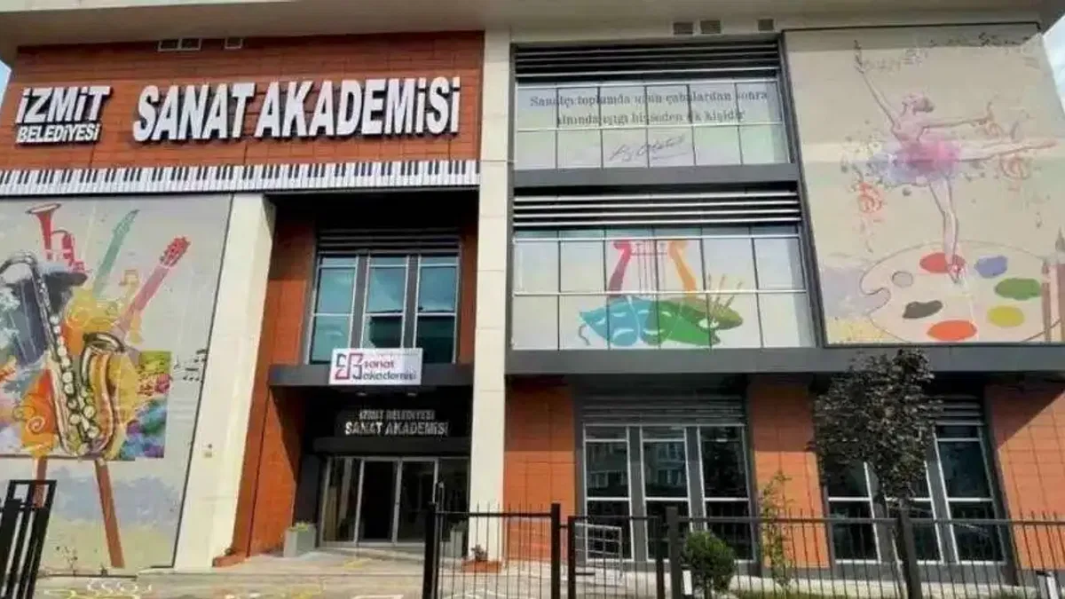 İzmit Belediyesi Sanat Akademisi’nde tiyatro heyecanı başlıyor