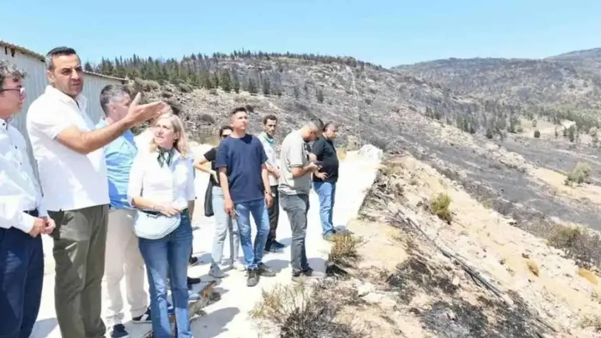 İzmir Çiğli'de Başkan Yıldız yangın bölgesinde