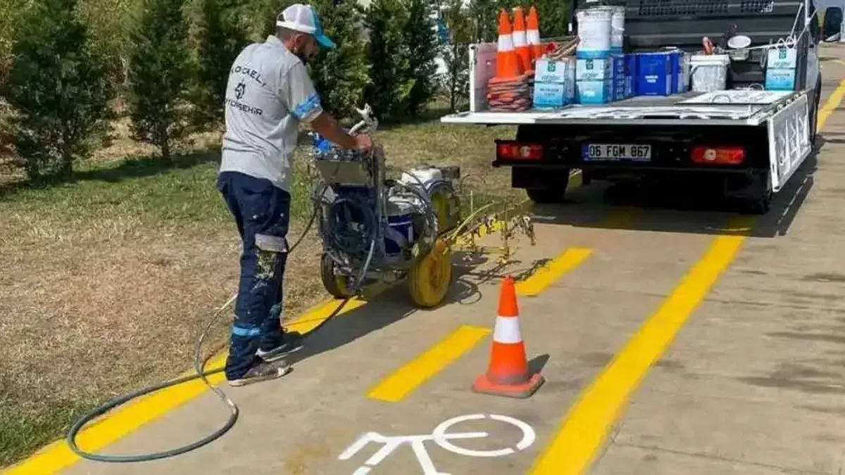 Kocaeli'de bisiklet yolları yeniliyor