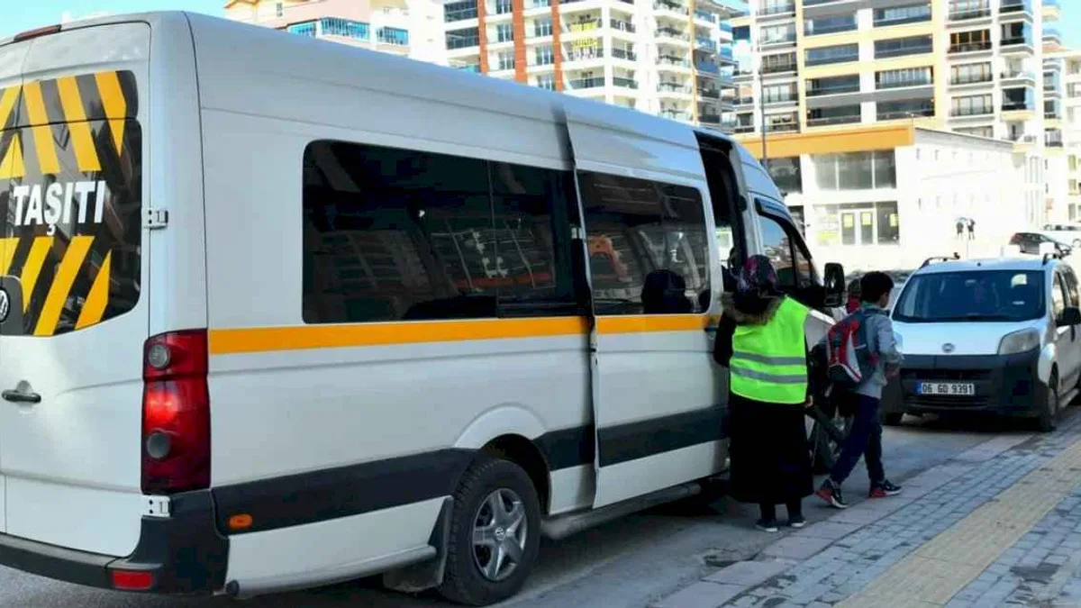 Ankara Büyükşehir’den öğrencilere servis ve abonman desteği