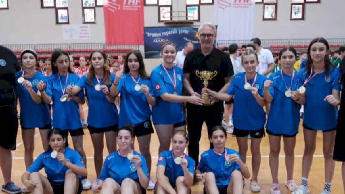 Minik Poyrazın Kızları Türkiye Şampiyonu oldu