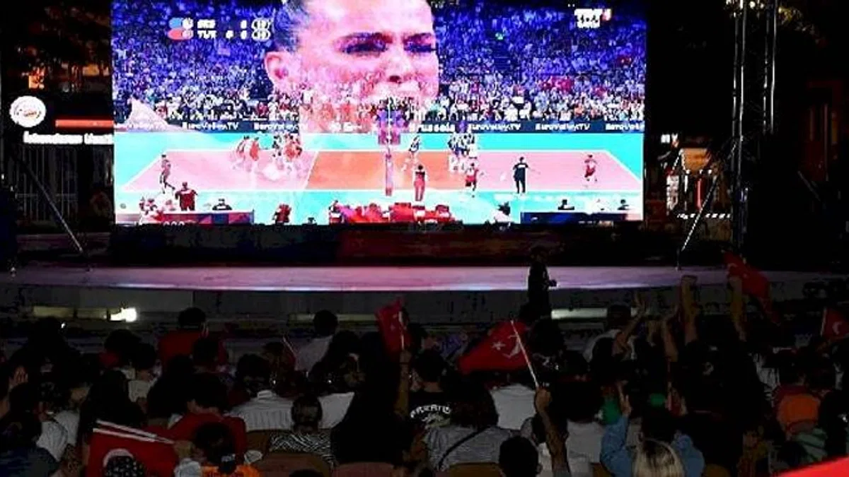 Lüleburgazlılar Filenin Sultanları'nı meydanda izledi!