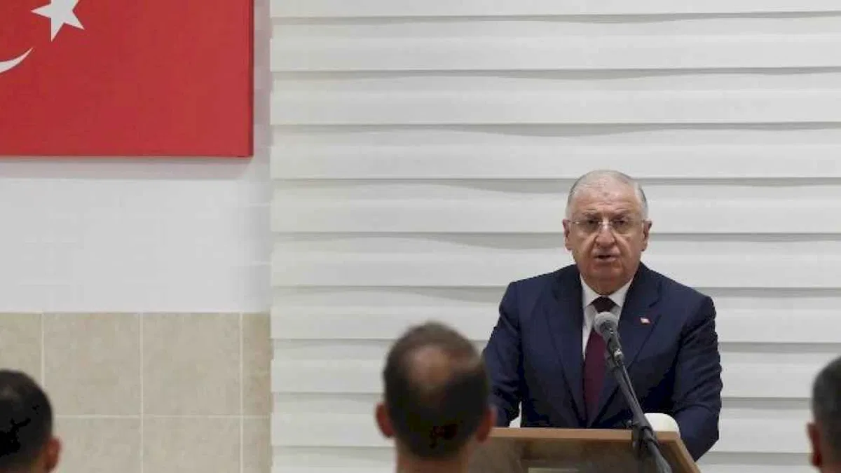 Bakan Güler Mehmetçikle yemek yedi