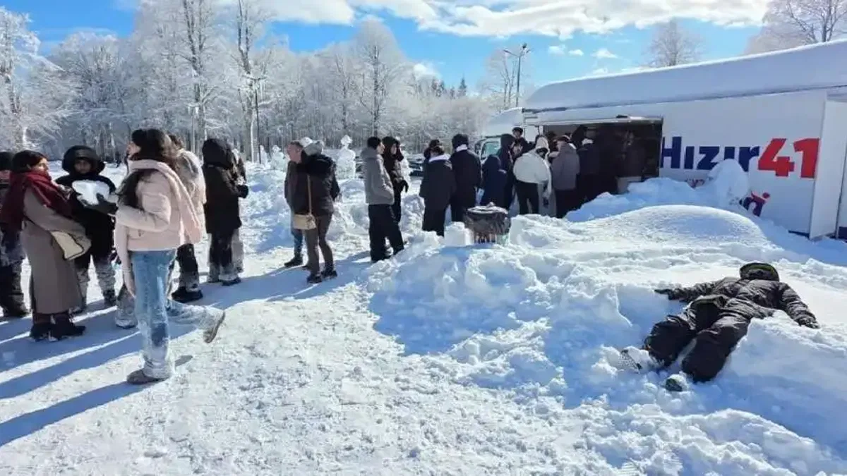 Kuzuyayla'da kar ve bayram bir arada