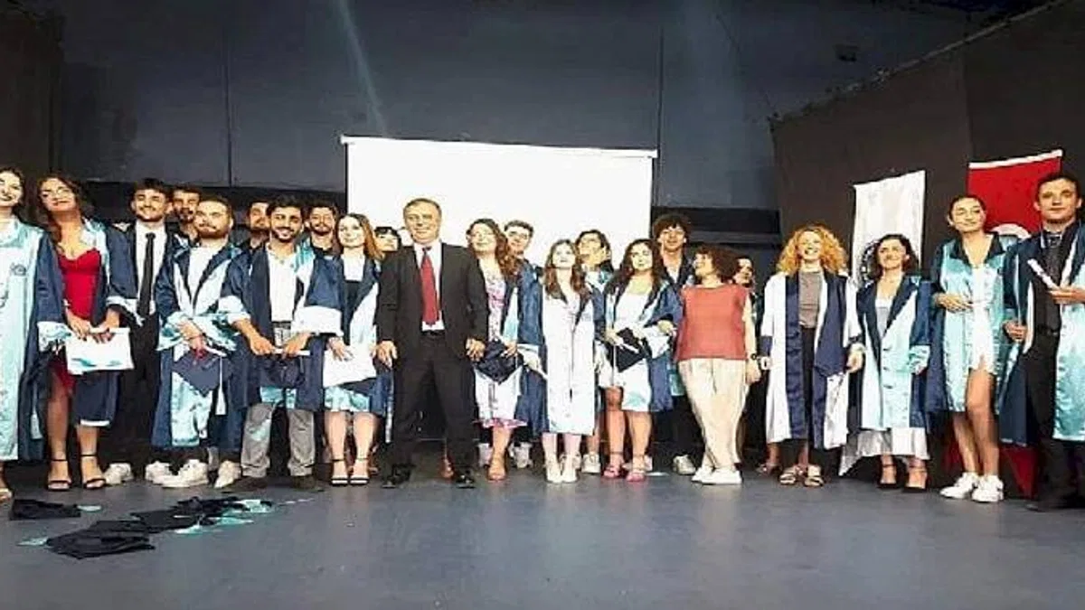 EÜ Çeşme Turizm Fakültesi çatısı altında ilk mezunlarını verdi