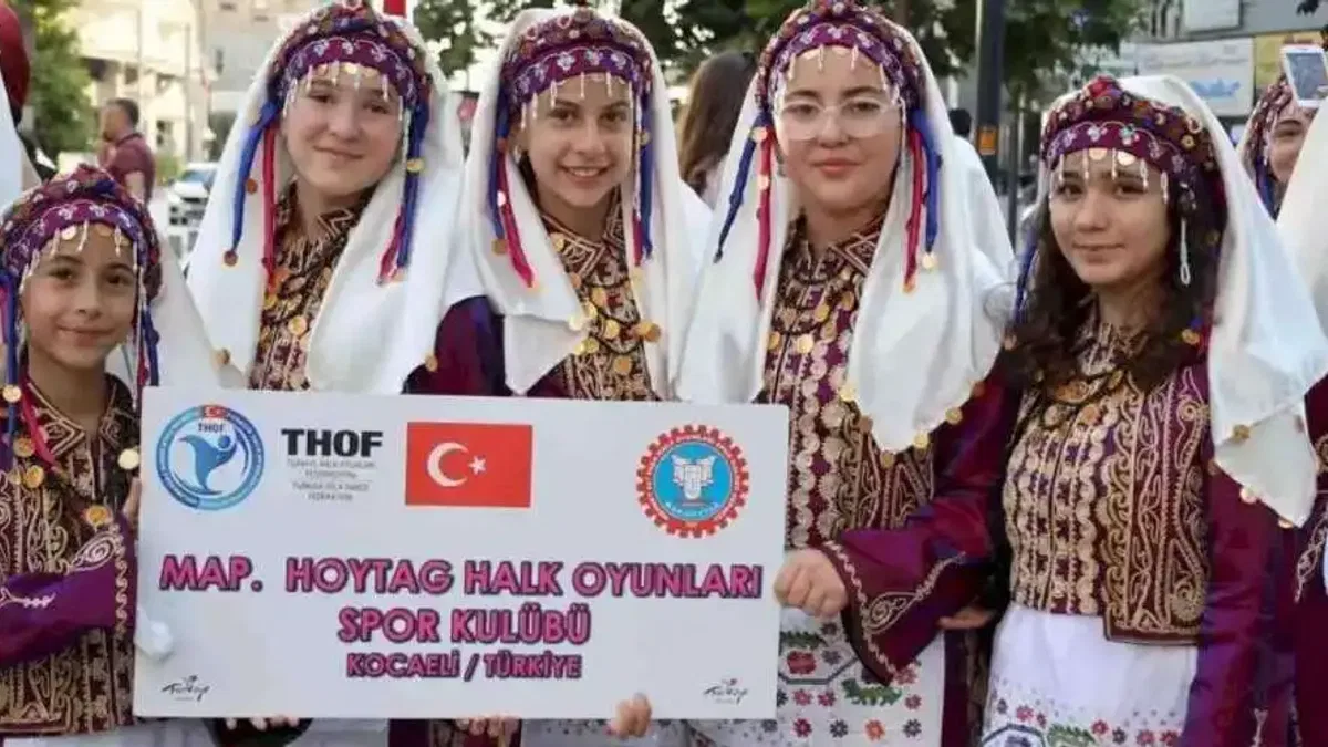 Kocaeli’de 2. Balkan Halk Oyunları rüzgarı esti